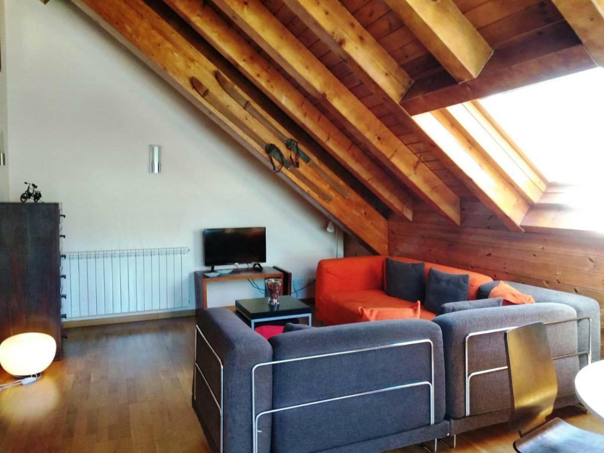 Duplex Familiar En Эстерри-д'Анеу Экстерьер фото
