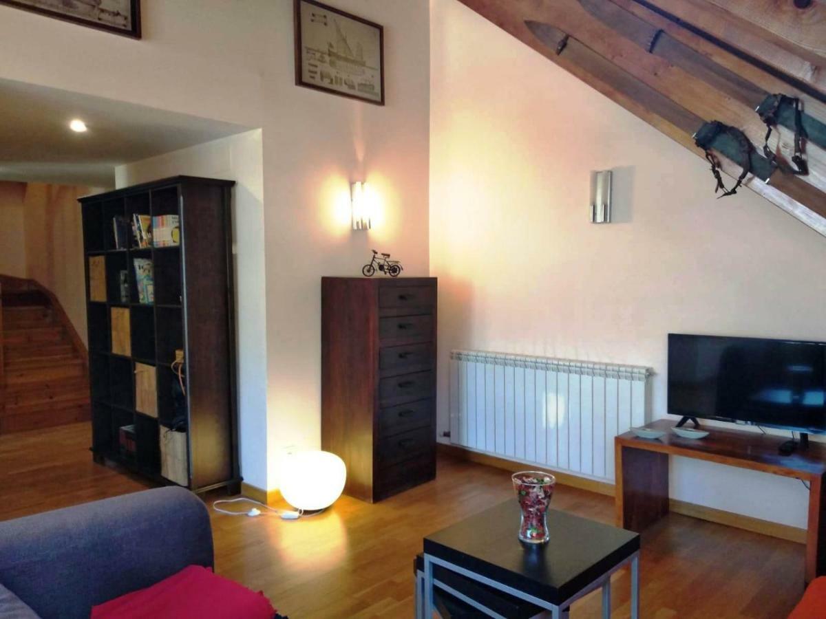 Duplex Familiar En Эстерри-д'Анеу Экстерьер фото